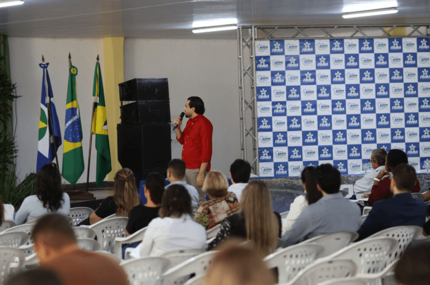 Regularização fundiária é apontada como motor de desenvolvimento durante encontro de prefeitos